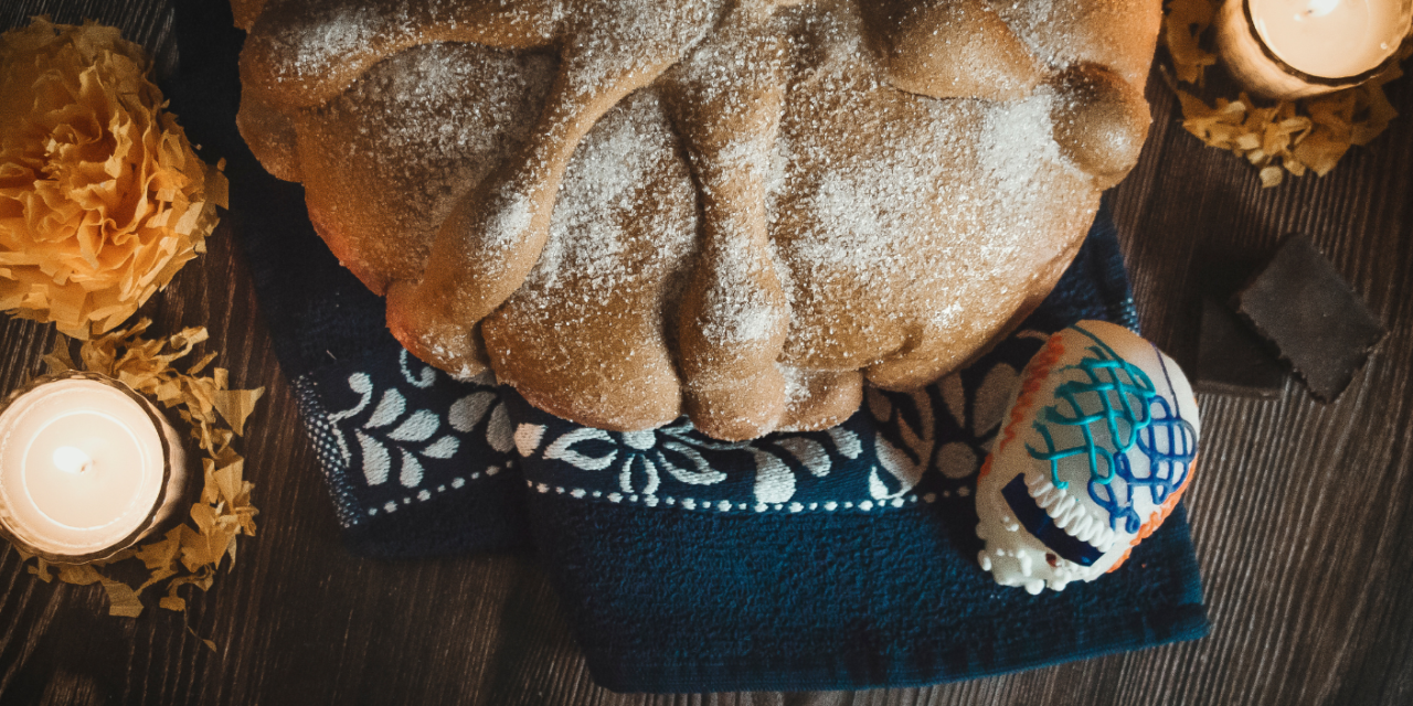 Pan de muerto y chocolate