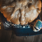 Pan de muerto y chocolate